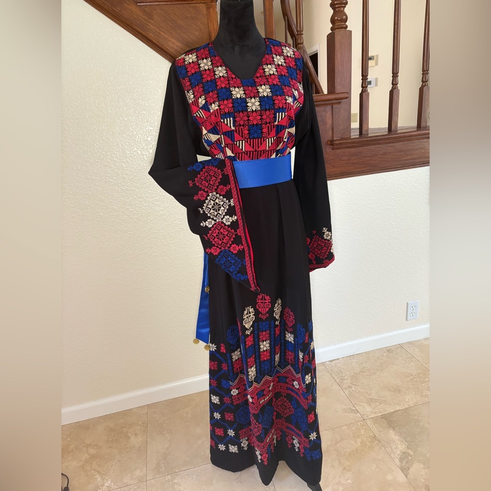 Hand Embroidered tatreez thob thoub thobe
Palestinian dress